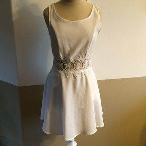 Size 6 H & M Fun and Lightweight Summer Dress